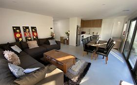 Beautiful New Holiday Place 5 Mins To Beach With Kitchen And Office Nook
